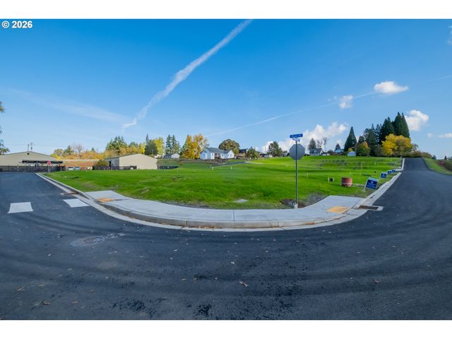 8 W Grant St 8, Carlton, OR 97111