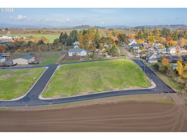 8 W Grant St 8, Carlton, OR 97111