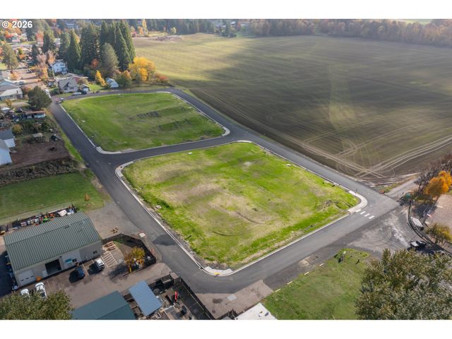 8 W Grant St 8, Carlton, OR 97111