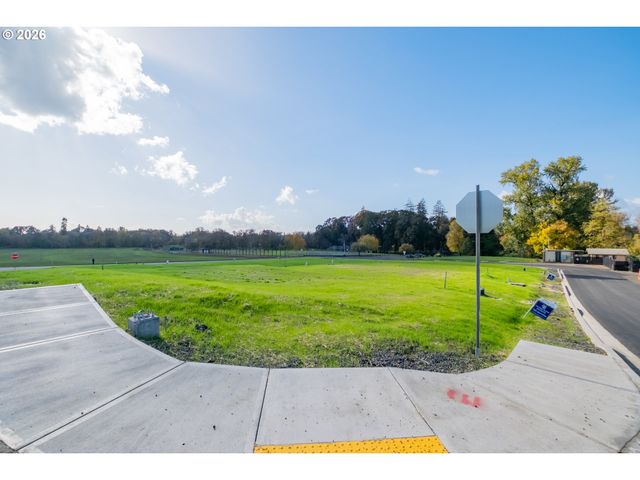 8 W Grant St 8, Carlton, OR 97111