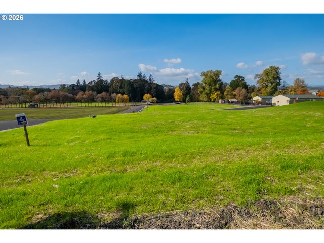 8 W Grant St 8, Carlton, OR 97111