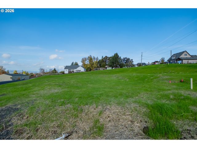 8 W Grant St 8, Carlton, OR 97111