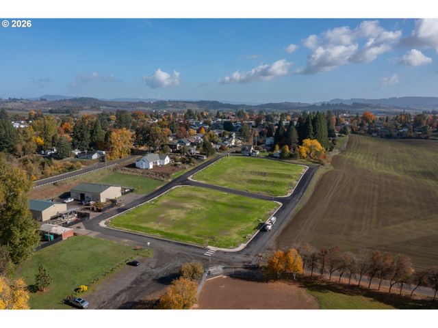8 W Grant St 8, Carlton, OR 97111