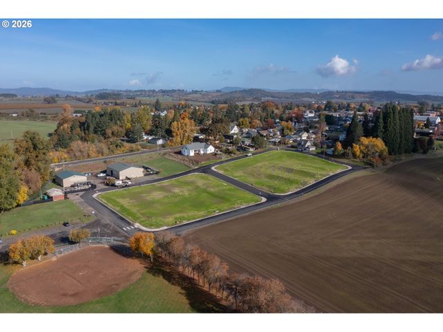 8 W Grant St 8, Carlton, OR 97111
