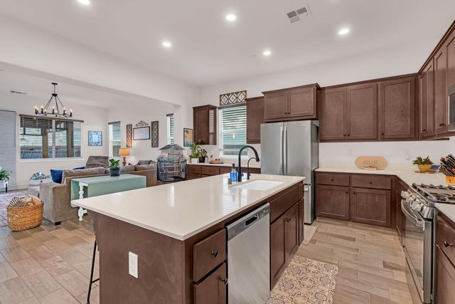 1201 Gypsum Dr, Los Banos, CA 93635