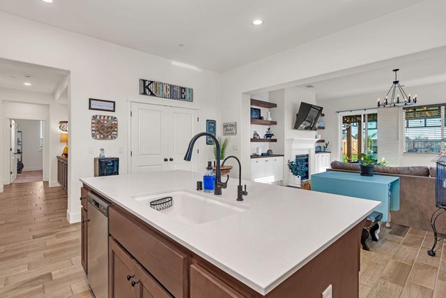 1201 Gypsum Dr, Los Banos, CA 93635