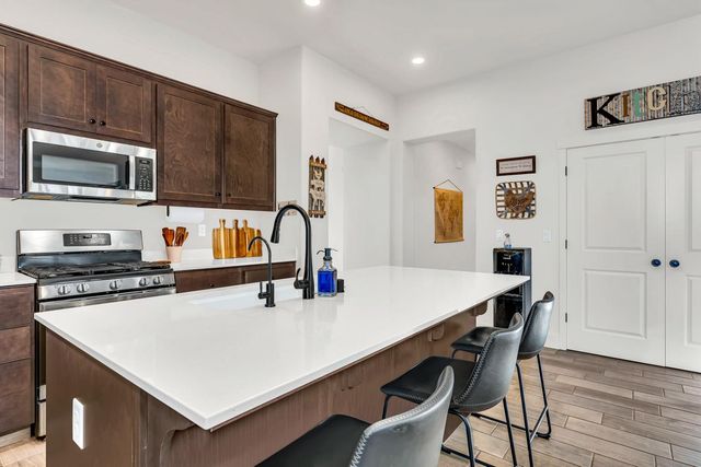 1201 Gypsum Dr, Los Banos, CA 93635