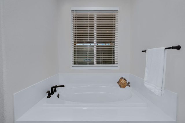 1201 Gypsum Dr, Los Banos, CA 93635