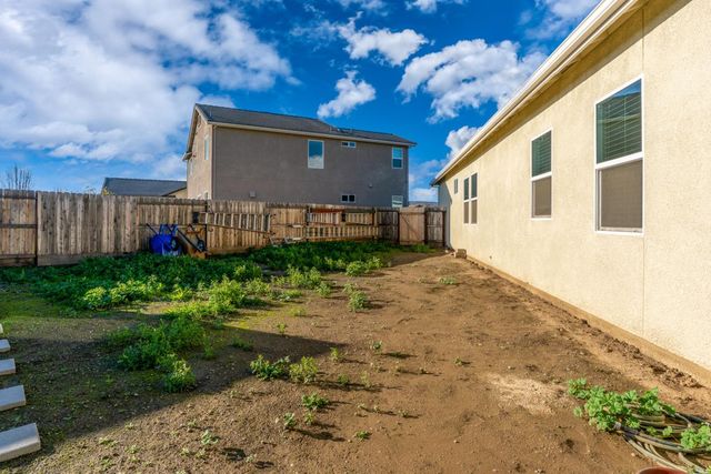 1201 Gypsum Dr, Los Banos, CA 93635