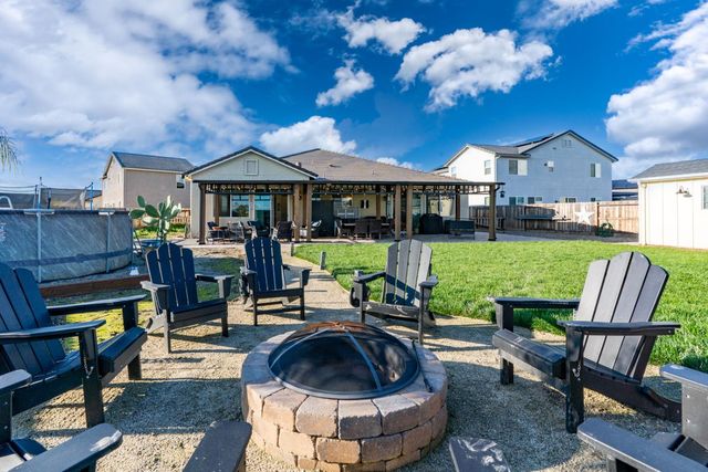 1201 Gypsum Dr, Los Banos, CA 93635