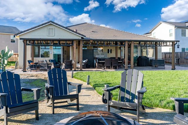 1201 Gypsum Dr, Los Banos, CA 93635