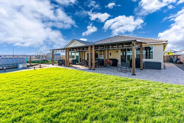 1201 Gypsum Dr, Los Banos, CA 93635