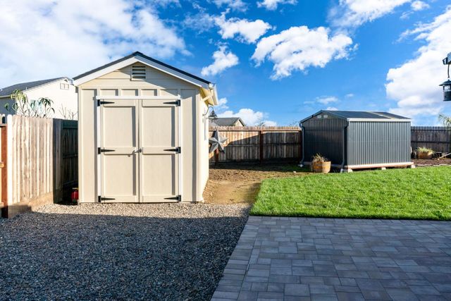 1201 Gypsum Dr, Los Banos, CA 93635