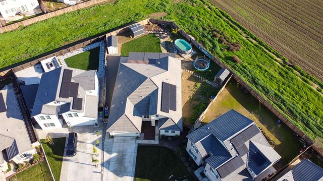 1201 Gypsum Dr, Los Banos, CA 93635