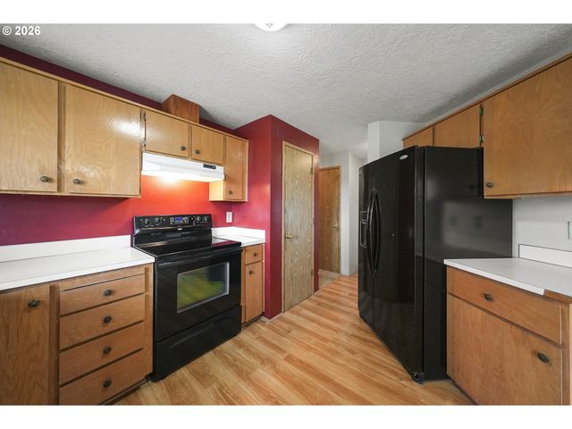 1399 Se DUKE Dr, Hillsboro, OR 97123