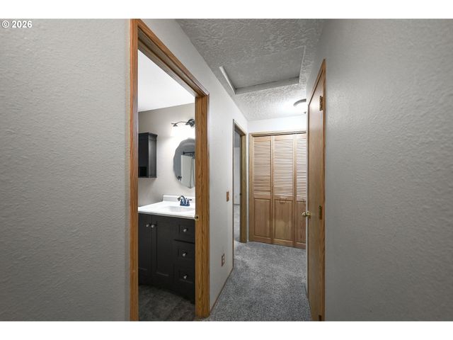 1399 Se DUKE Dr, Hillsboro, OR 97123