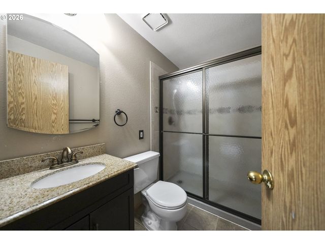 1399 Se DUKE Dr, Hillsboro, OR 97123