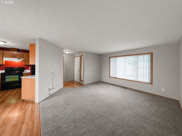 1399 Se DUKE Dr, Hillsboro, OR 97123