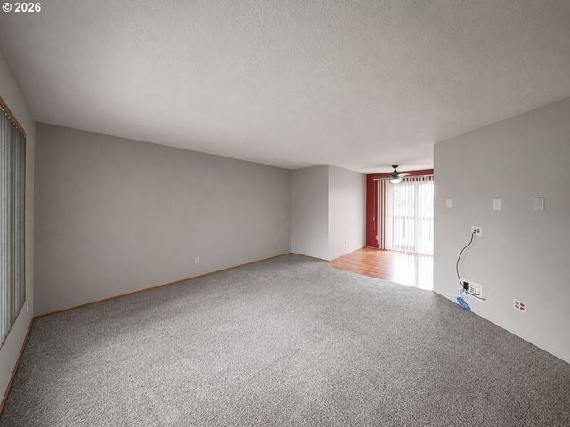 1399 Se DUKE Dr, Hillsboro, OR 97123