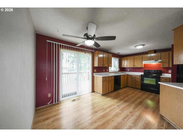 1399 Se DUKE Dr, Hillsboro, OR 97123