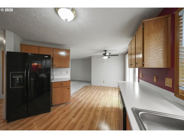 1399 Se DUKE Dr, Hillsboro, OR 97123