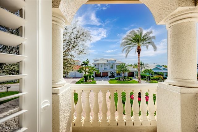 447 Egret AVE, Naples, FL 34108