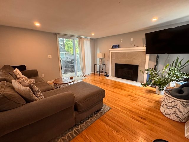 1 Chapel Ln, Wareham, MA 02538