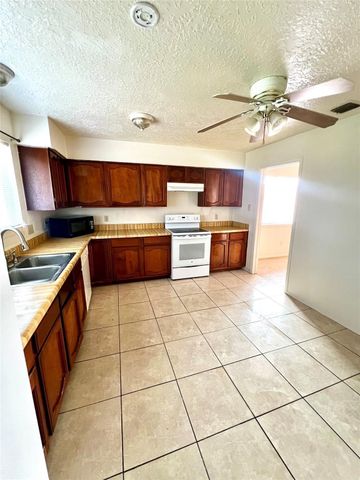 2406 Farriers Bend Drive, Friendswood, TX 77546