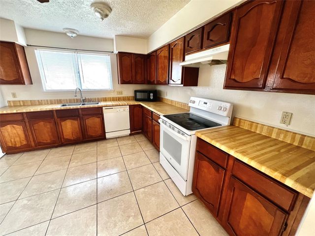 2406 Farriers Bend Drive, Friendswood, TX 77546