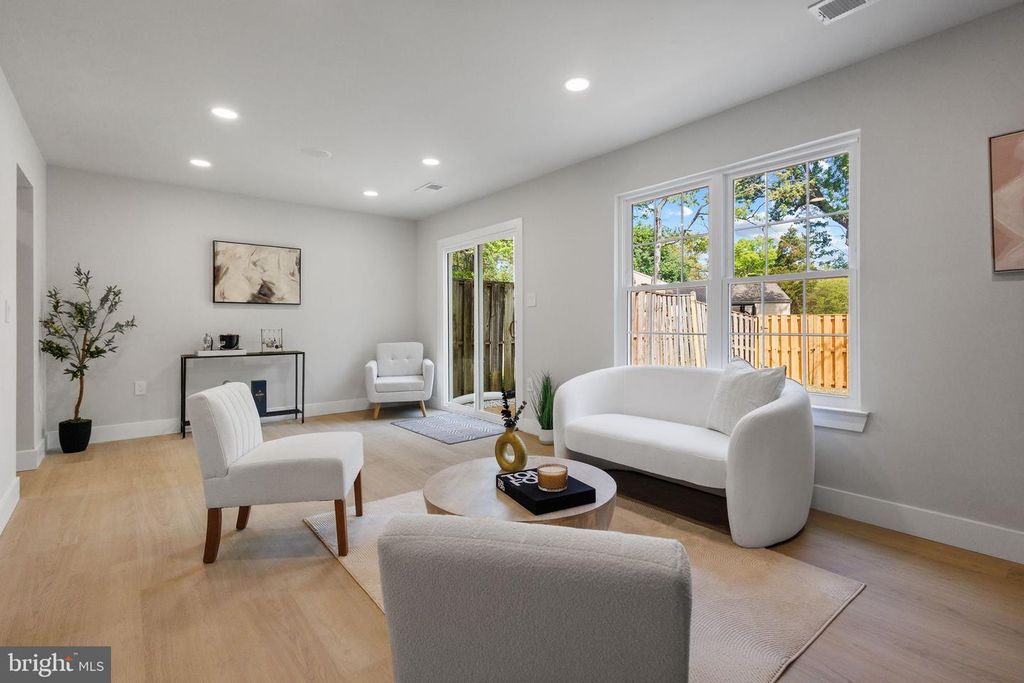 Image 14 of property listing at 1761 BRIGHTWELL CT, Waldorf, MD 20602