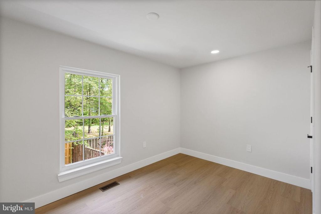 Image 25 of property listing at 1761 BRIGHTWELL CT, Waldorf, MD 20602