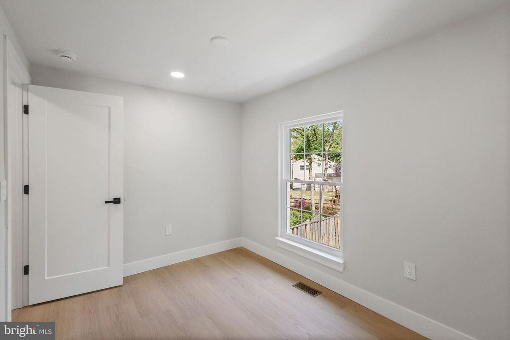 Image 26 of property listing at 1761 BRIGHTWELL CT, Waldorf, MD 20602