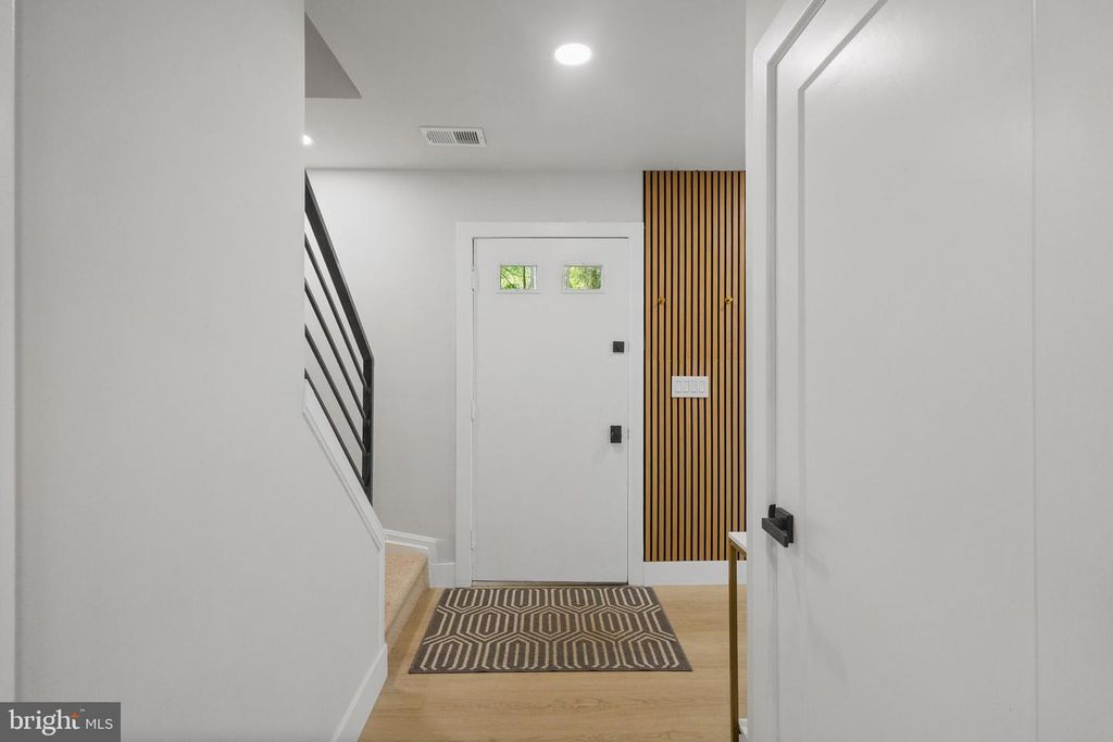 Image 4 of property listing at 1761 BRIGHTWELL CT, Waldorf, MD 20602