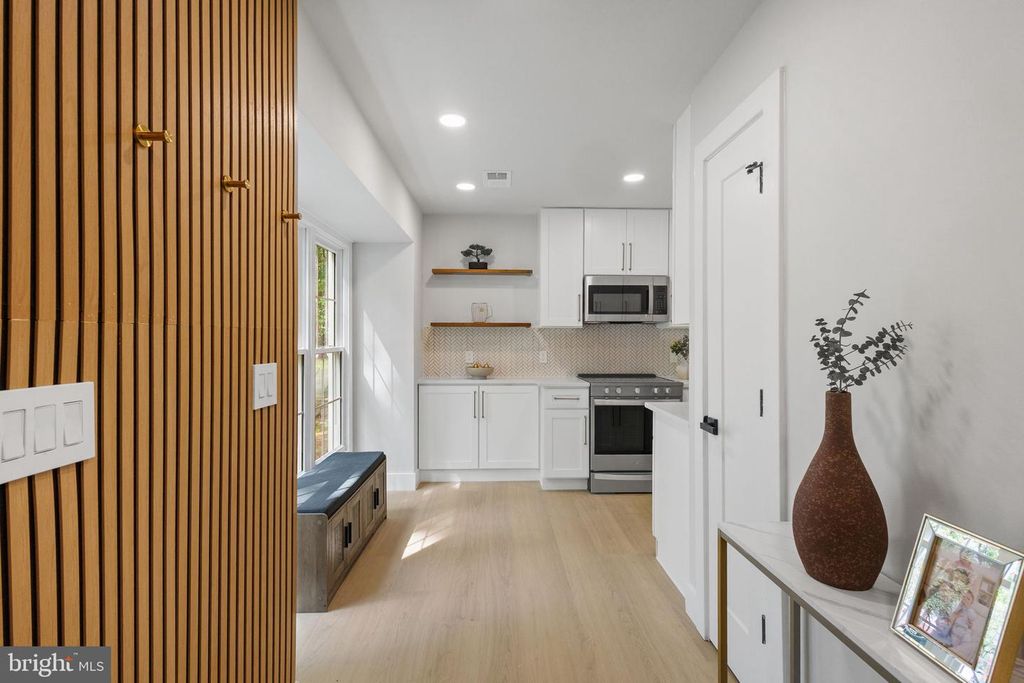 Image 5 of property listing at 1761 BRIGHTWELL CT, Waldorf, MD 20602