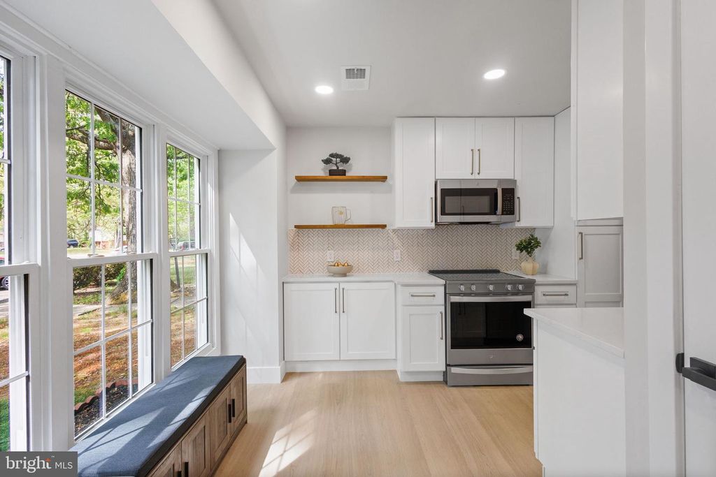 Image 6 of property listing at 1761 BRIGHTWELL CT, Waldorf, MD 20602