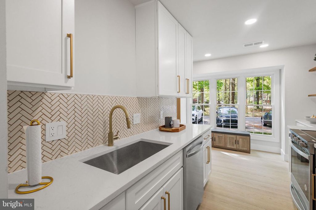 Image 8 of property listing at 1761 BRIGHTWELL CT, Waldorf, MD 20602