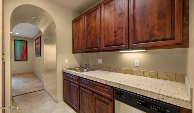 6562 E CAVE CREEK Road, Cave Creek, AZ 85331