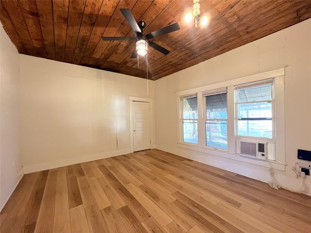 122 Robertson Street, Sulphur Springs, TX 75482