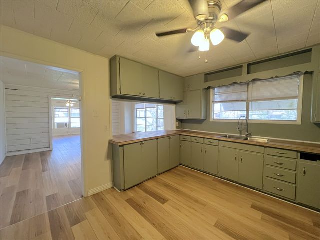 122 Robertson Street, Sulphur Springs, TX 75482