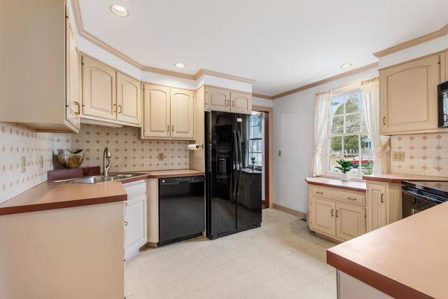 19 Bayberry Drive, Eliot, ME 03903