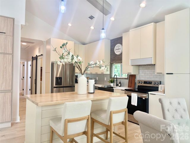 6524 Mintbrook Drive, Mint Hill, NC 28227
