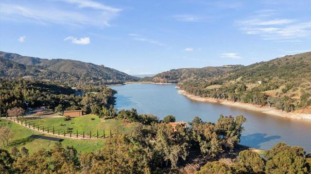 2 Old Santa Cruz Hwy, Los Gatos, CA 95033