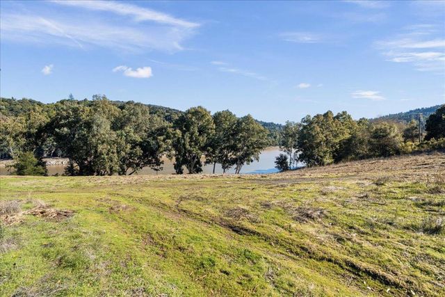 2 Old Santa Cruz Hwy, Los Gatos, CA 95033