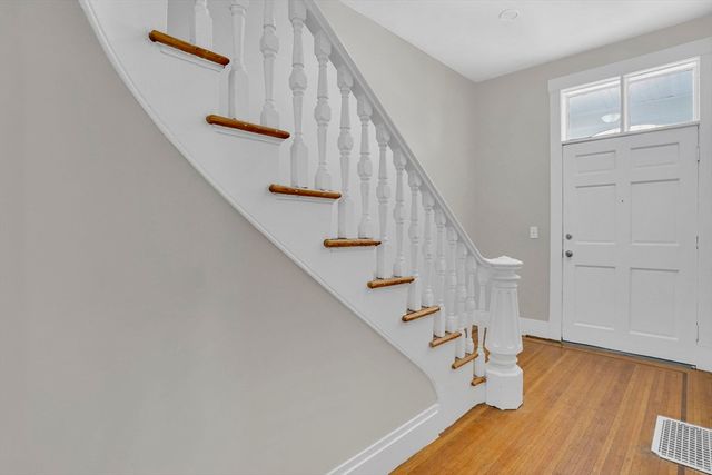 52 Thompson St, Springfield, MA 01109