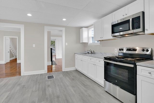 52 Thompson St, Springfield, MA 01109