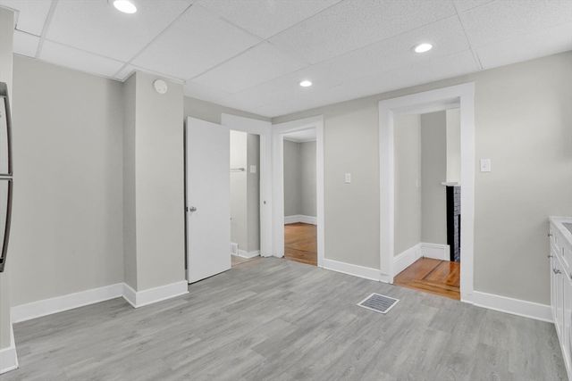 52 Thompson St, Springfield, MA 01109