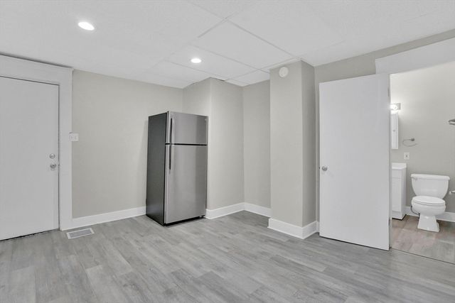 52 Thompson St, Springfield, MA 01109
