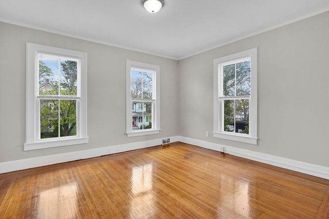 52 Thompson St, Springfield, MA 01109