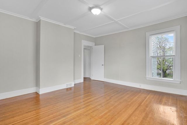 52 Thompson St, Springfield, MA 01109