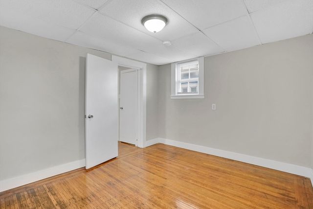 52 Thompson St, Springfield, MA 01109